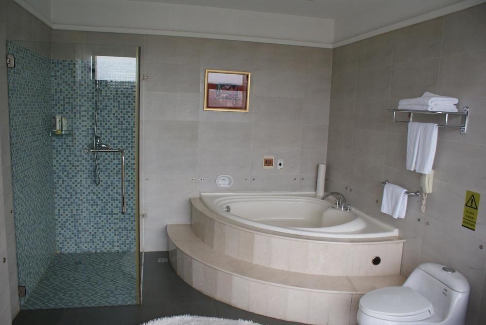 Chuxiong Mansion Yi Ren Hotel- Кунмин Екстериор снимка